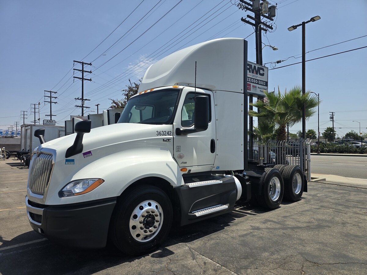 2021 International LT in CA — photo 3