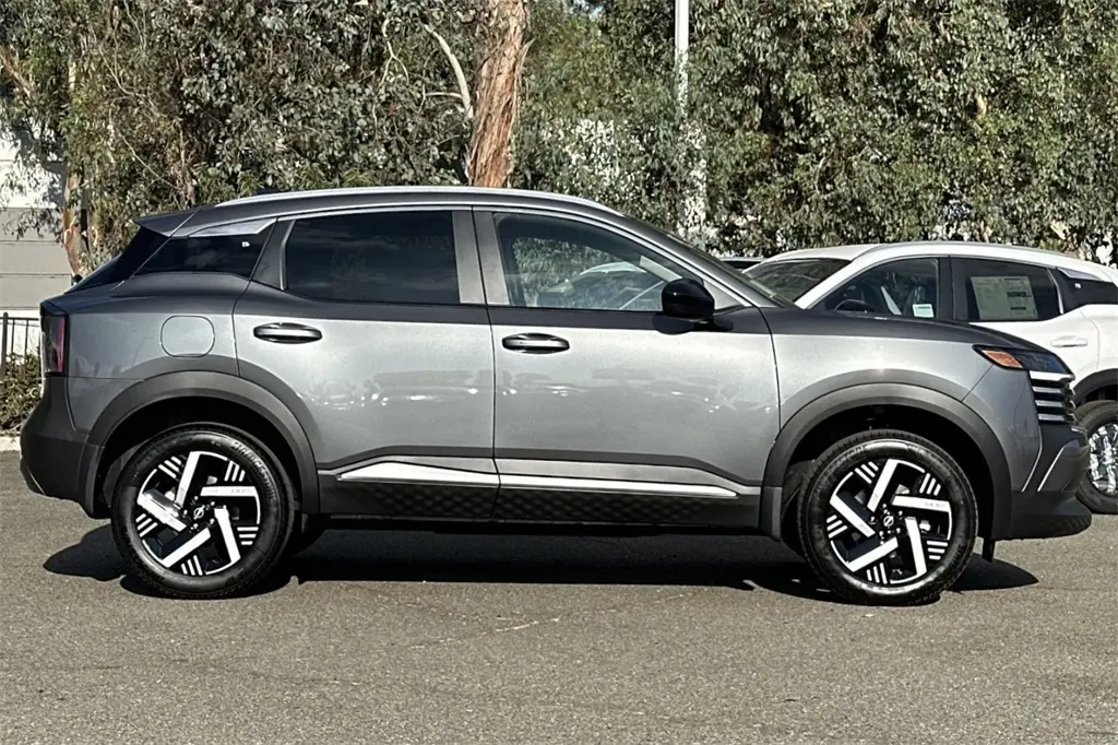 2026 Nissan Kicks SV photo 3