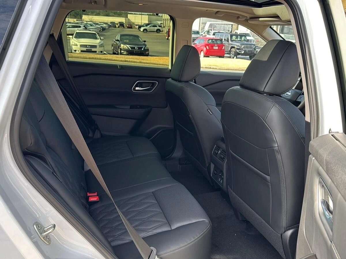 2026 Nissan Rogue Platinum - Photo 11