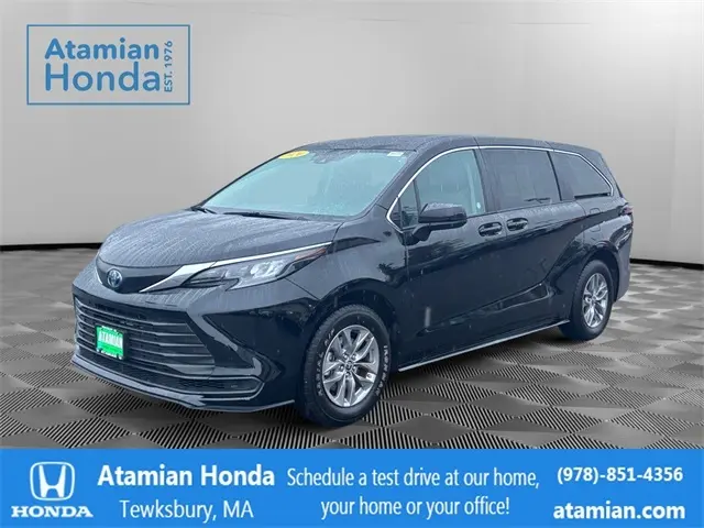 2024 Toyota Sienna LE's photo