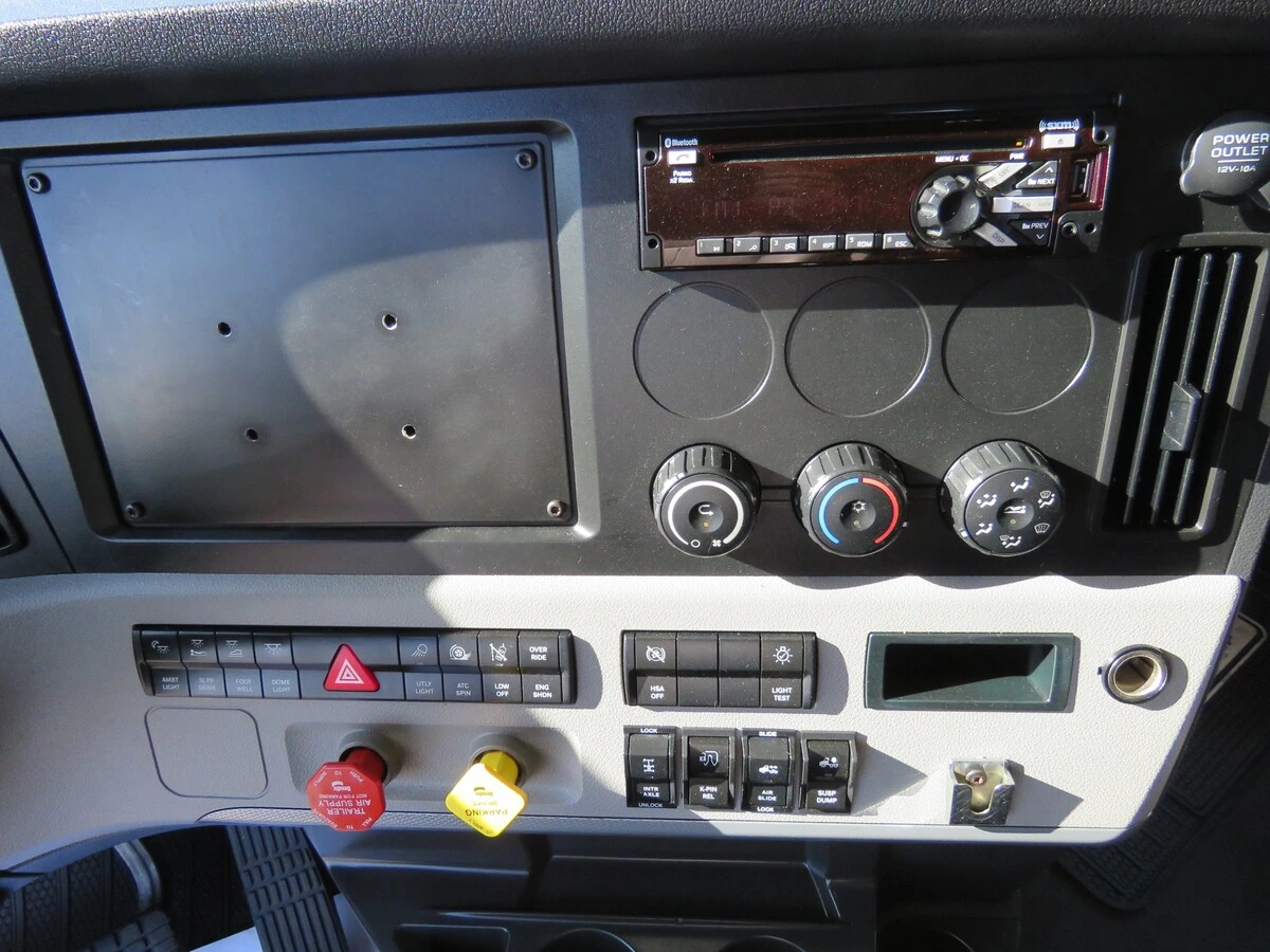 2022 Freightliner Cascadia - image 21