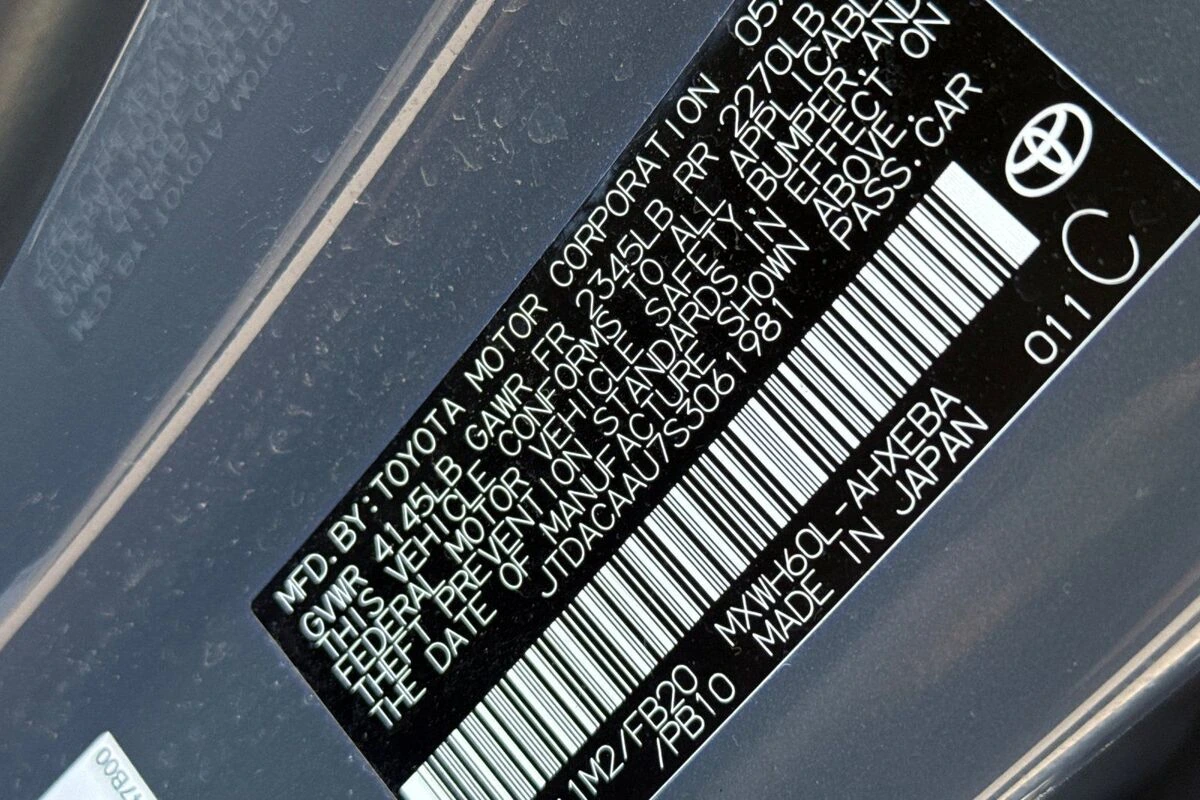 2025 Toyota Prius LE - Photo 29