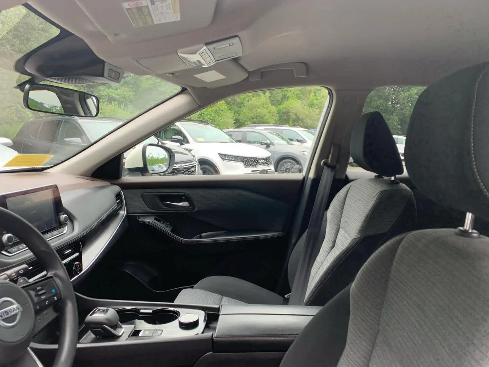 2021 Nissan Rogue SV photo 11