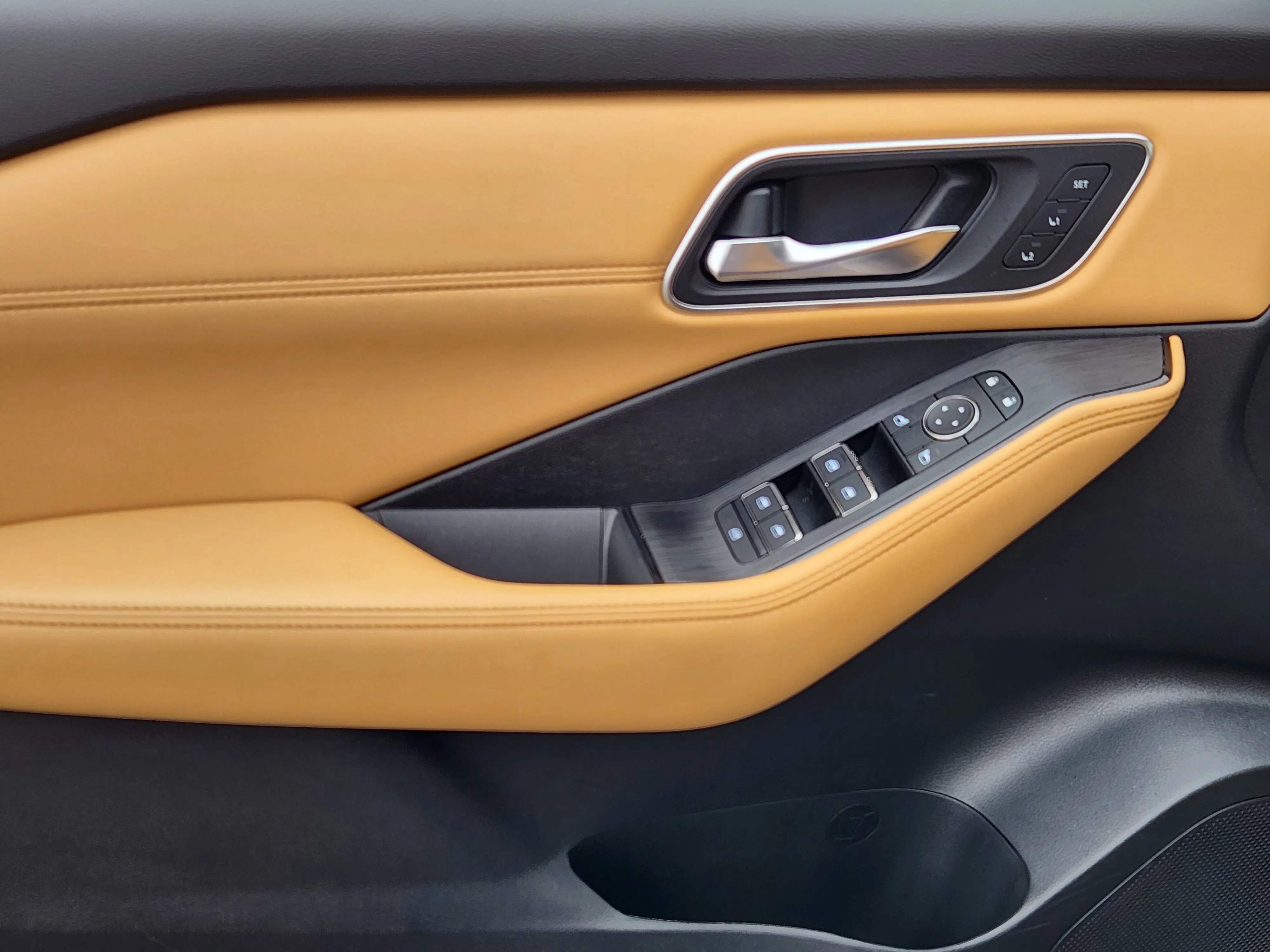 2023 Nissan Rogue Platinum photo 3