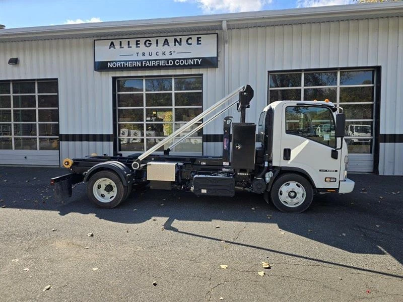 2024 Isuzu NRR in Syracuse, NY — photo 3