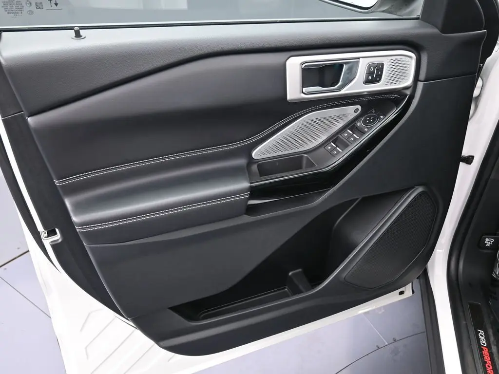 2021 Ford Explorer ST photo 10