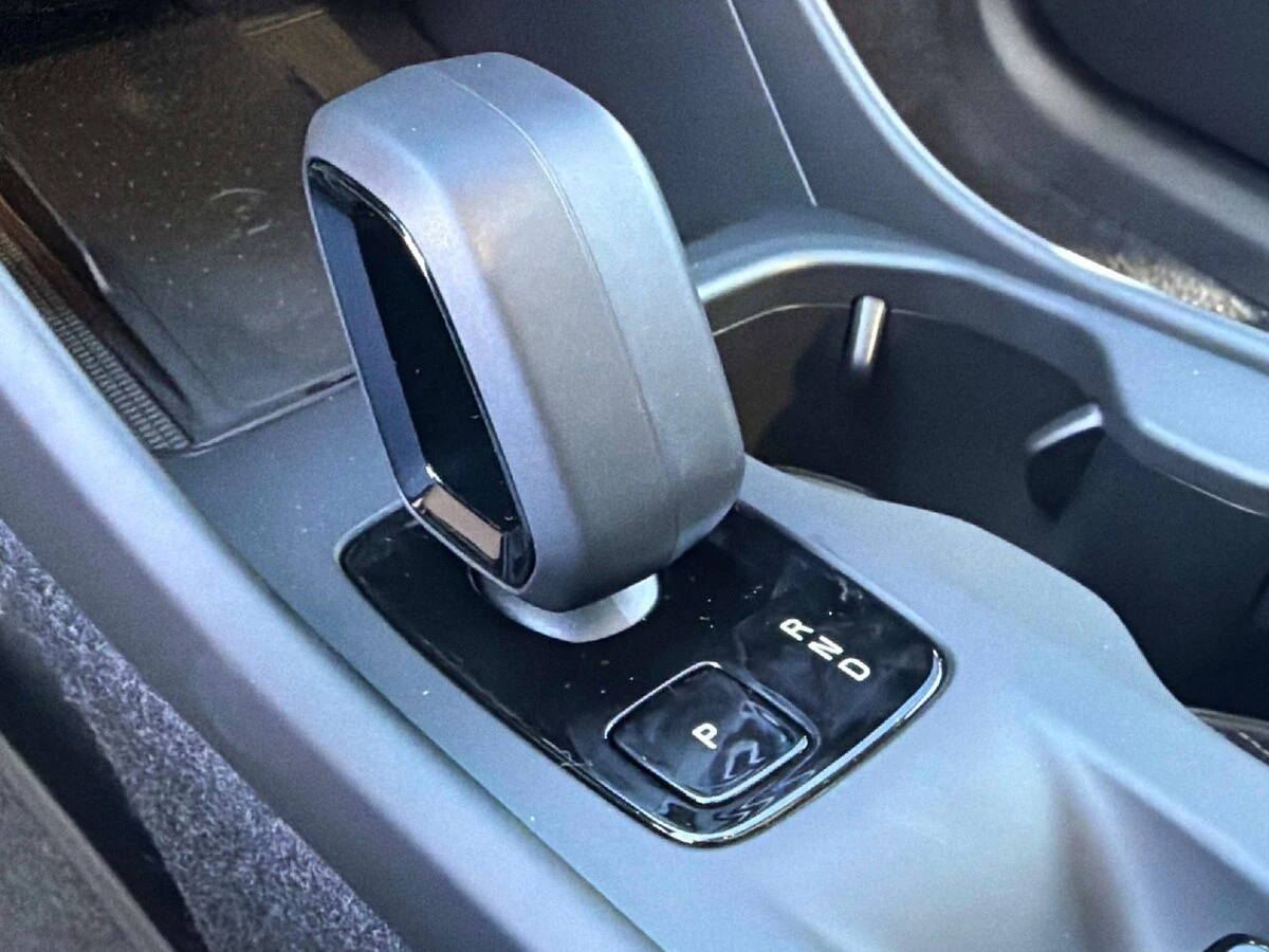 2026 Volvo - image 24