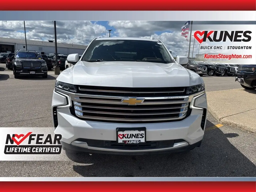 2021 Chevrolet Suburban High Country photo 3