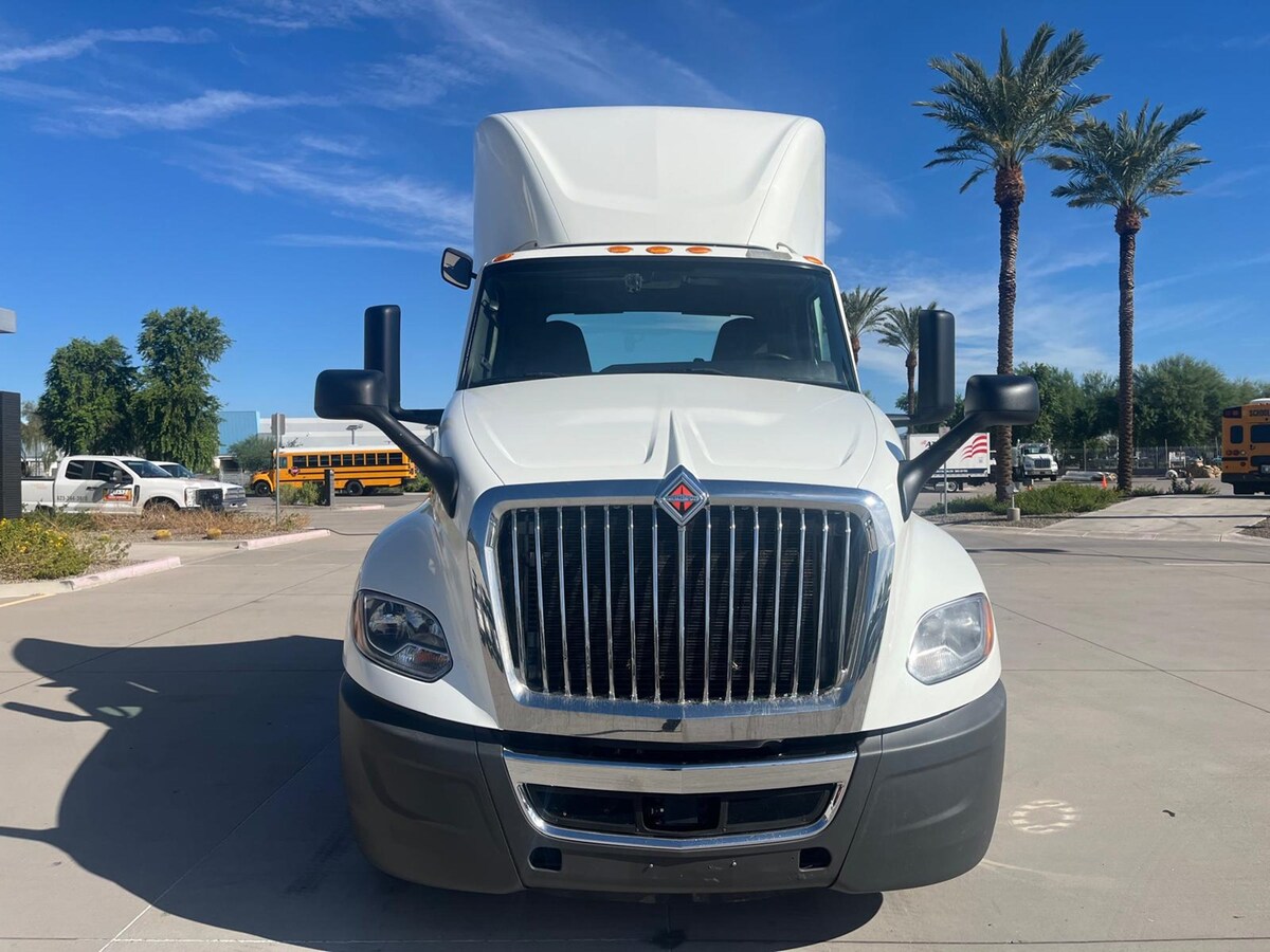 2022 International LT in Phoenix, AZ — photo 8