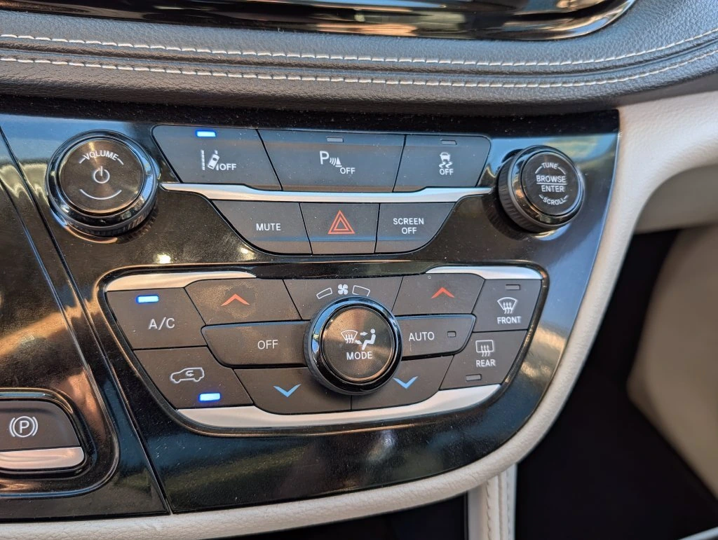 2023 Chrysler Pacifica Hybrid Limited - Photo 29