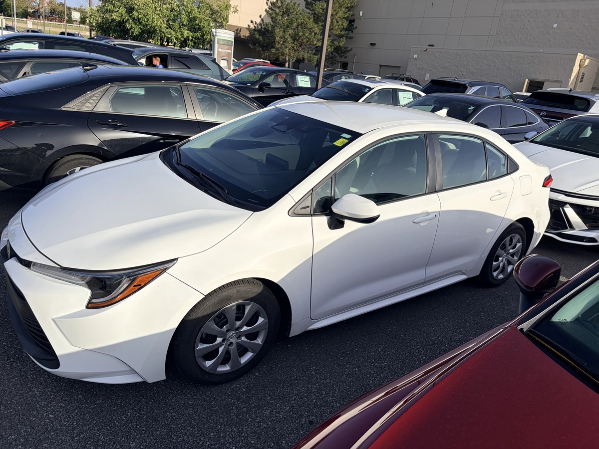 Used 2025 Toyota Corolla LE with VIN 5YFB4MDEXSP327461 for sale in Kansas City