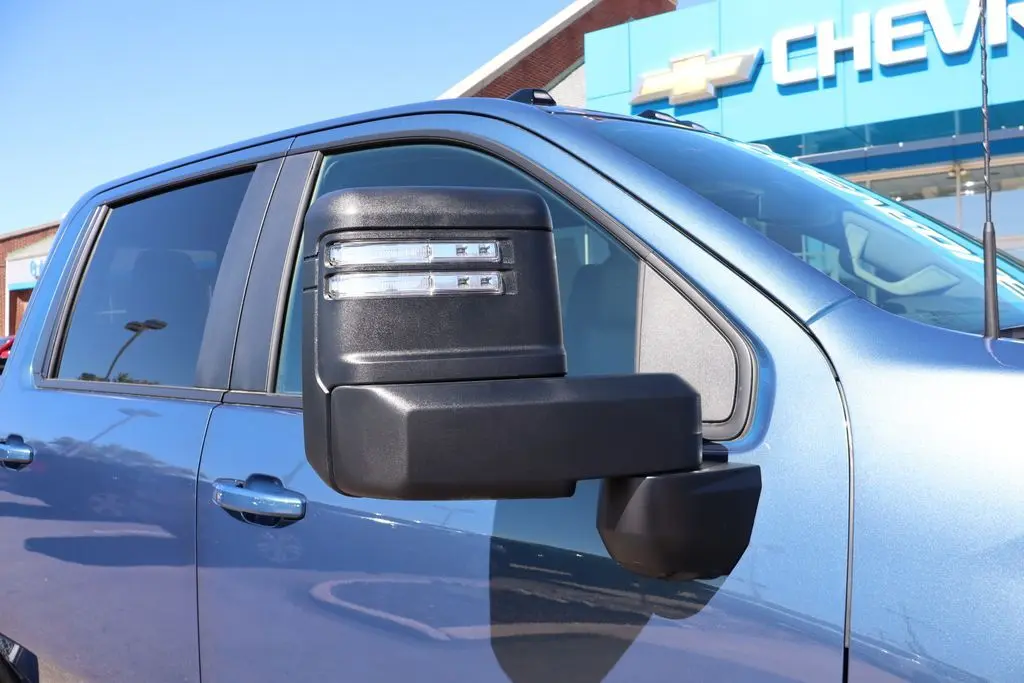 2026 Chevrolet Silverado LT photo 2