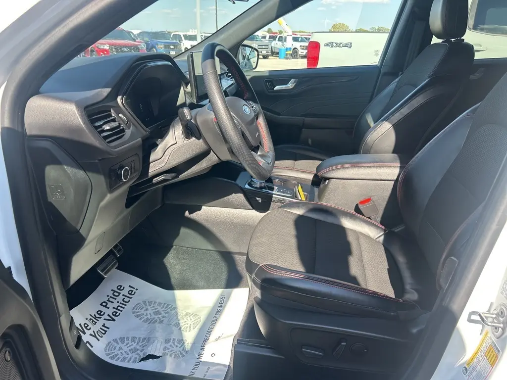 2023 Ford Escape ST-Line Select photo 18