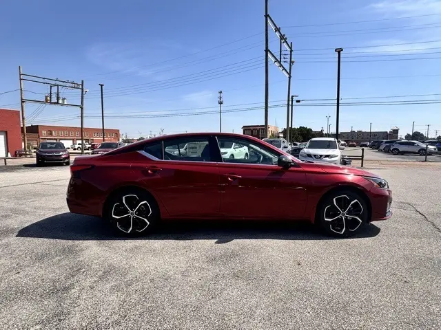 2025 Nissan Altima 2.5 SR photo 4
