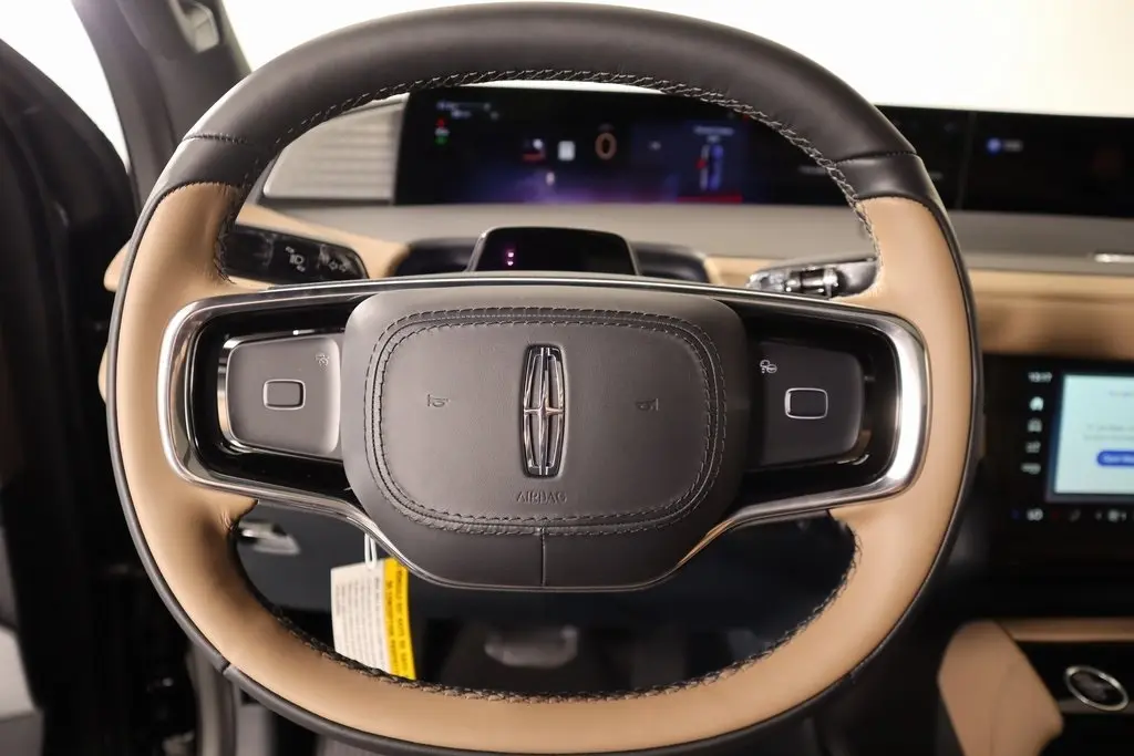 2025 Lincoln Navigator Black Label photo 3