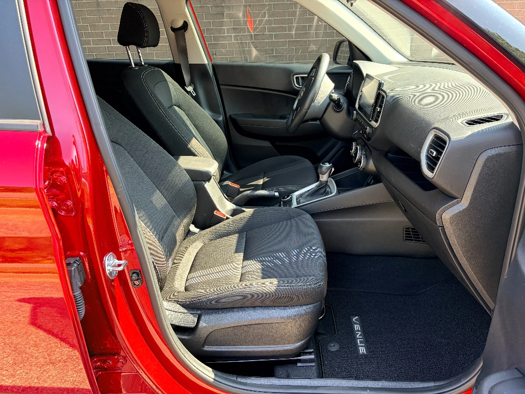 2025 Hyundai Venue SEL - Photo 22