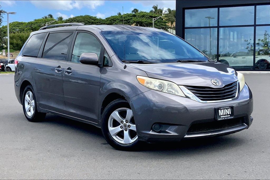 2014 Toyota Sienna LE at MINI of Hawaii, photo 1