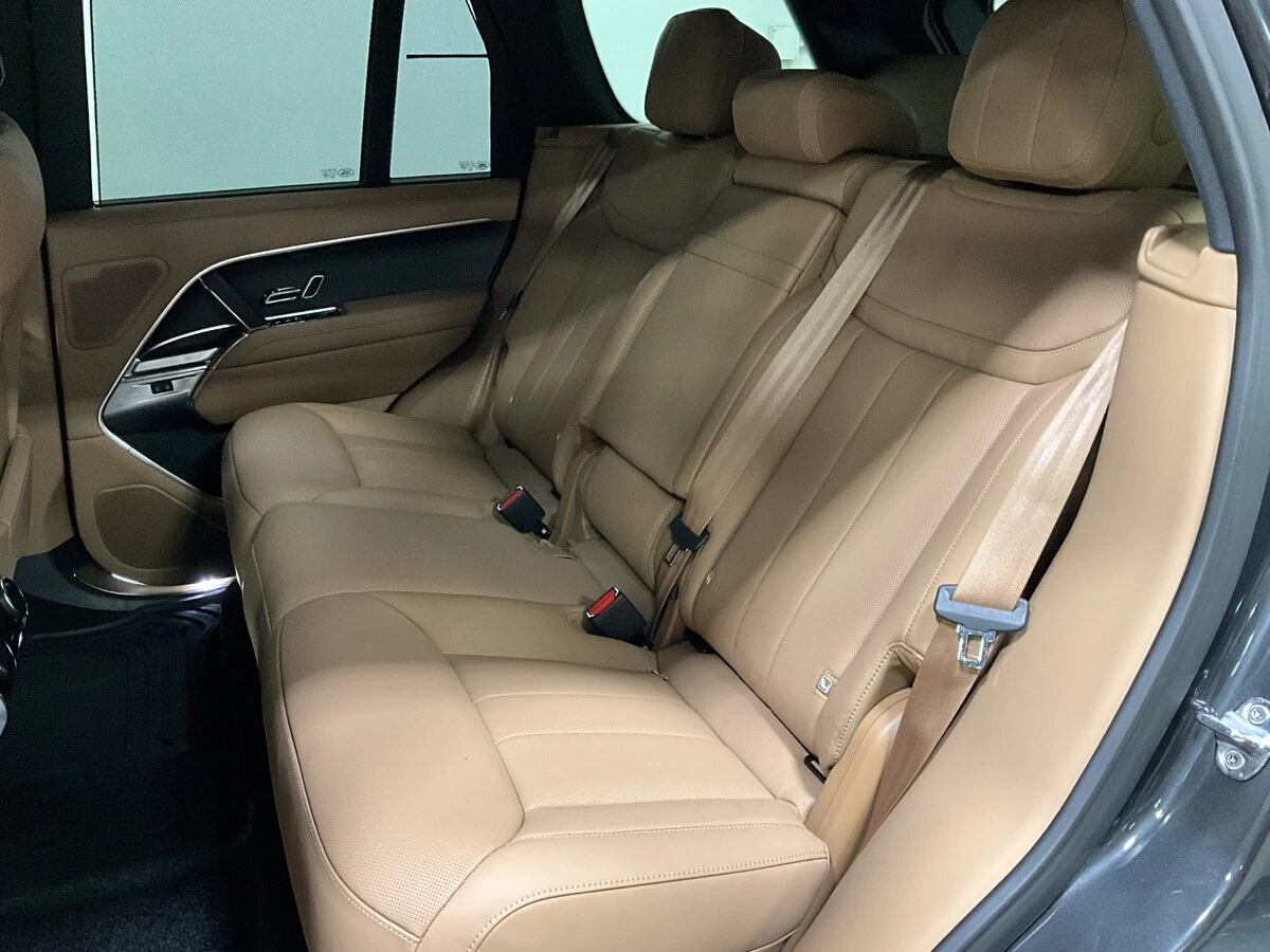2026 Land Rover Range Rover SE - Photo 6