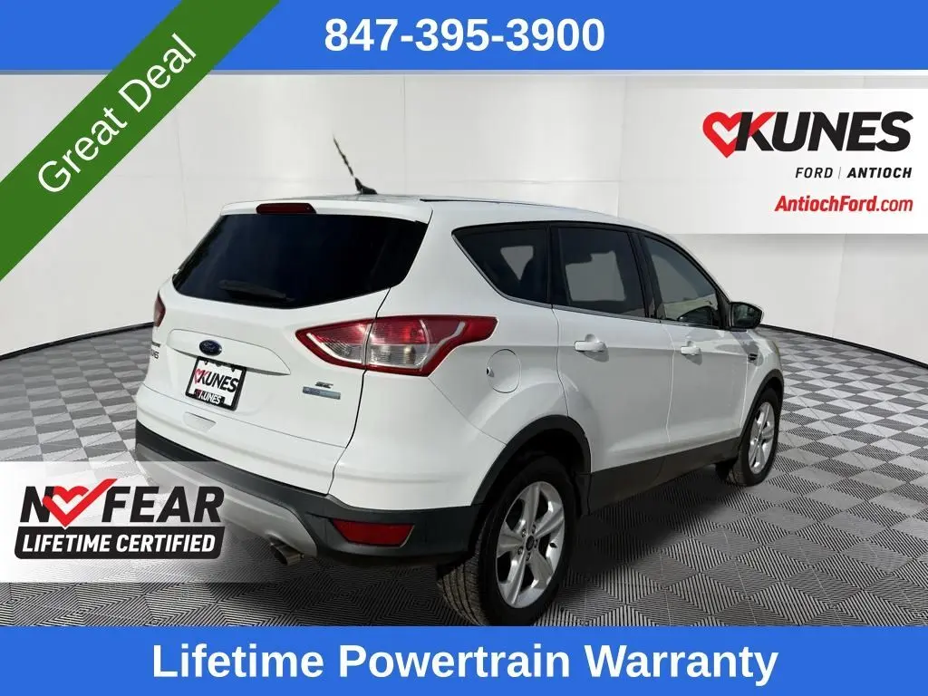 2016 Ford Escape SE Sport photo 2