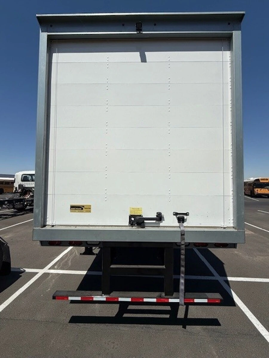 2025 Isuzu FTR — photo 4