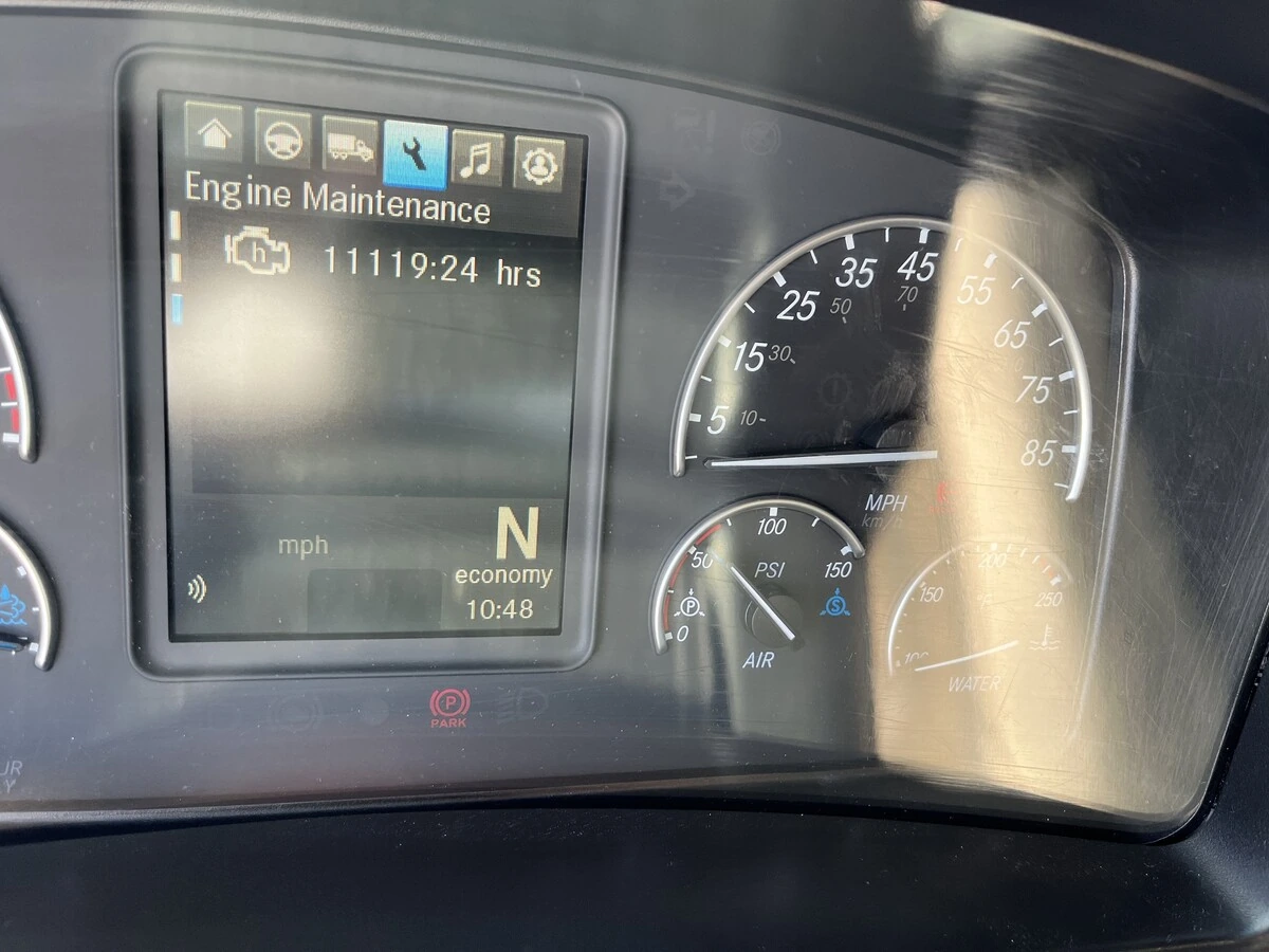 2021 Freightliner Cascadia - image 10