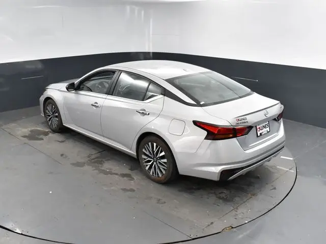 2024 Nissan Altima 2.5 SV photo 28