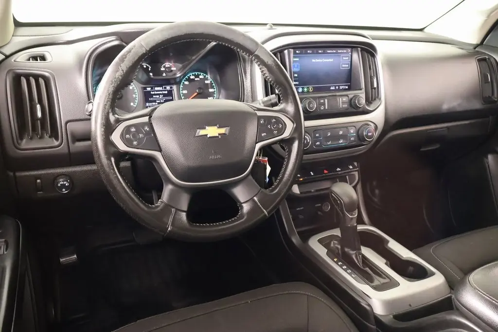 2022 Chevrolet Colorado LT photo 2