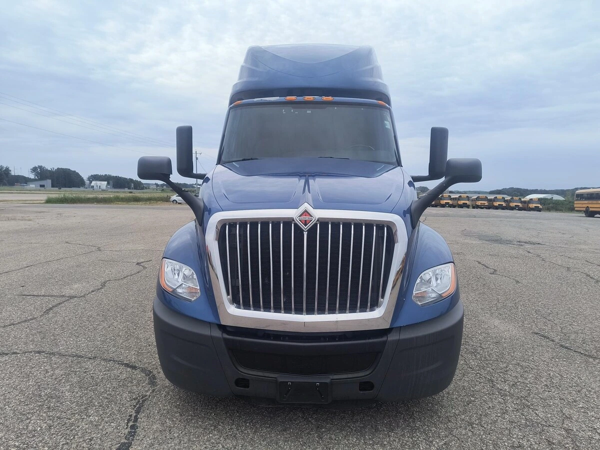 2021 International LT in Marshfield, WI — photo 8