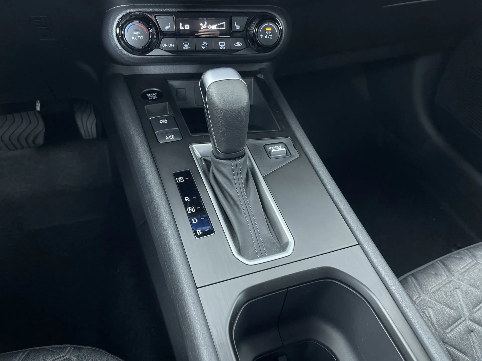 2026 Nissan Kicks SV photo 18