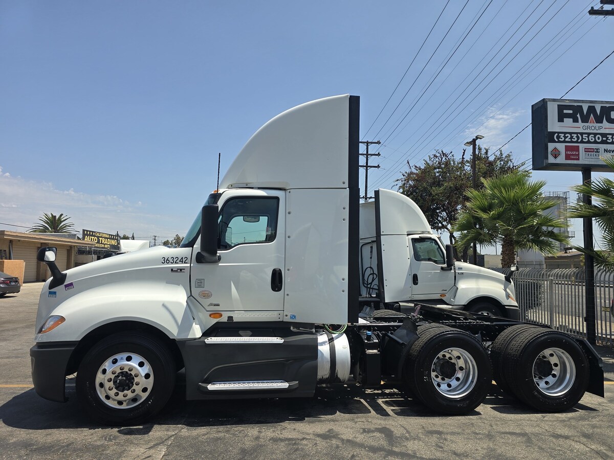 2021 International LT in CA — photo 4