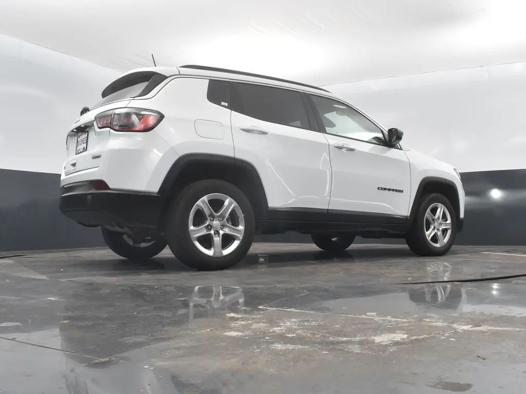 2023 Jeep Compass Latitude photo 35