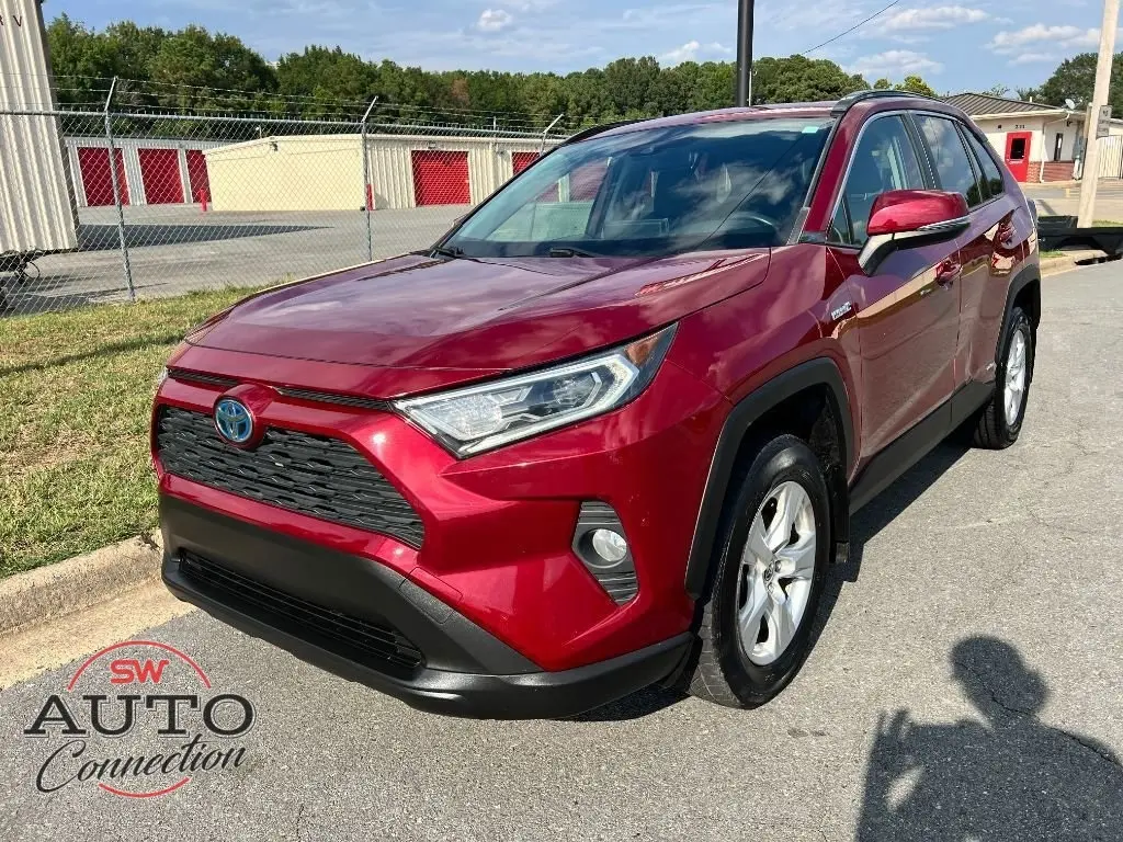 2020 Toyota RAV4 Hybrid XLE photo 2