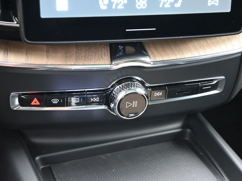 2026 Volvo XC60 Plus - Photo 16