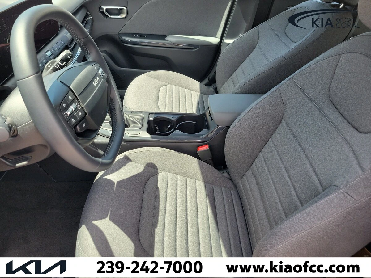 2025 Kia K4 EX - Photo 21