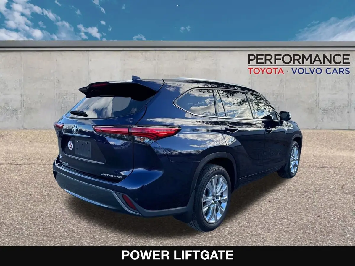 2022 Toyota Highlander Limited photo 3
