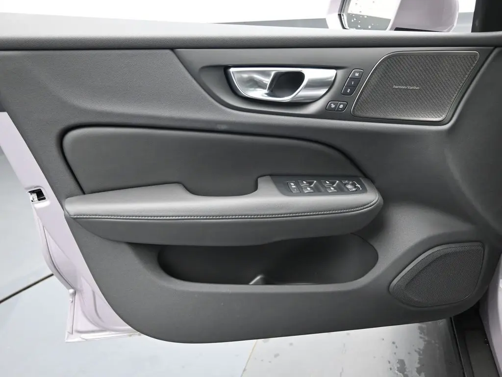 2026 Volvo - image 22