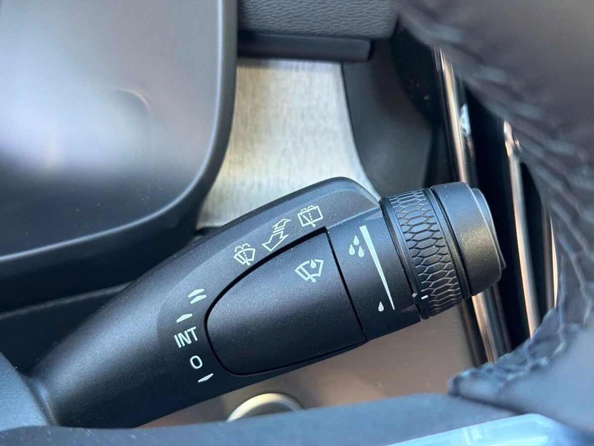 2026 Volvo - image 27