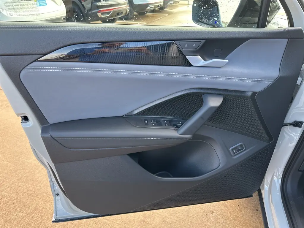 2025 Volkswagen Tiguan SE R-Line Black photo 19
