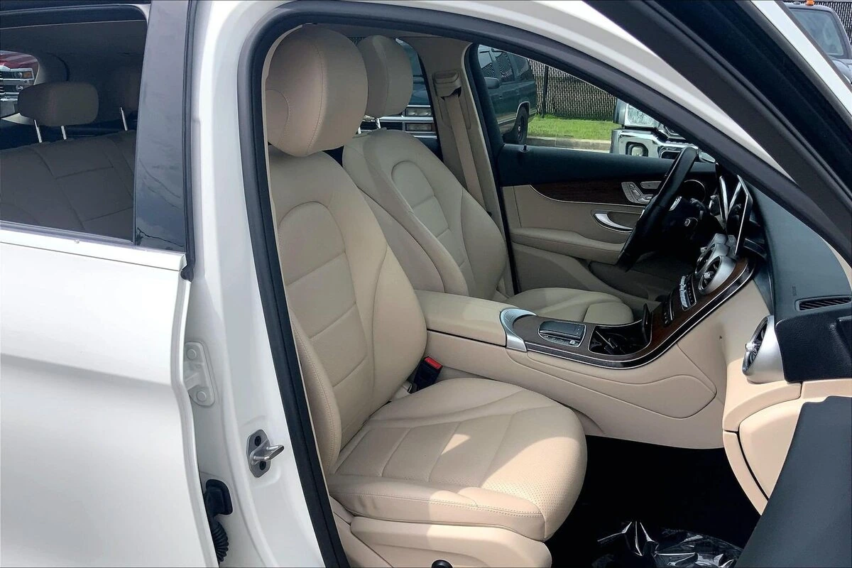 2022 Mercedes-Benz GLC GLC300 - Photo 9