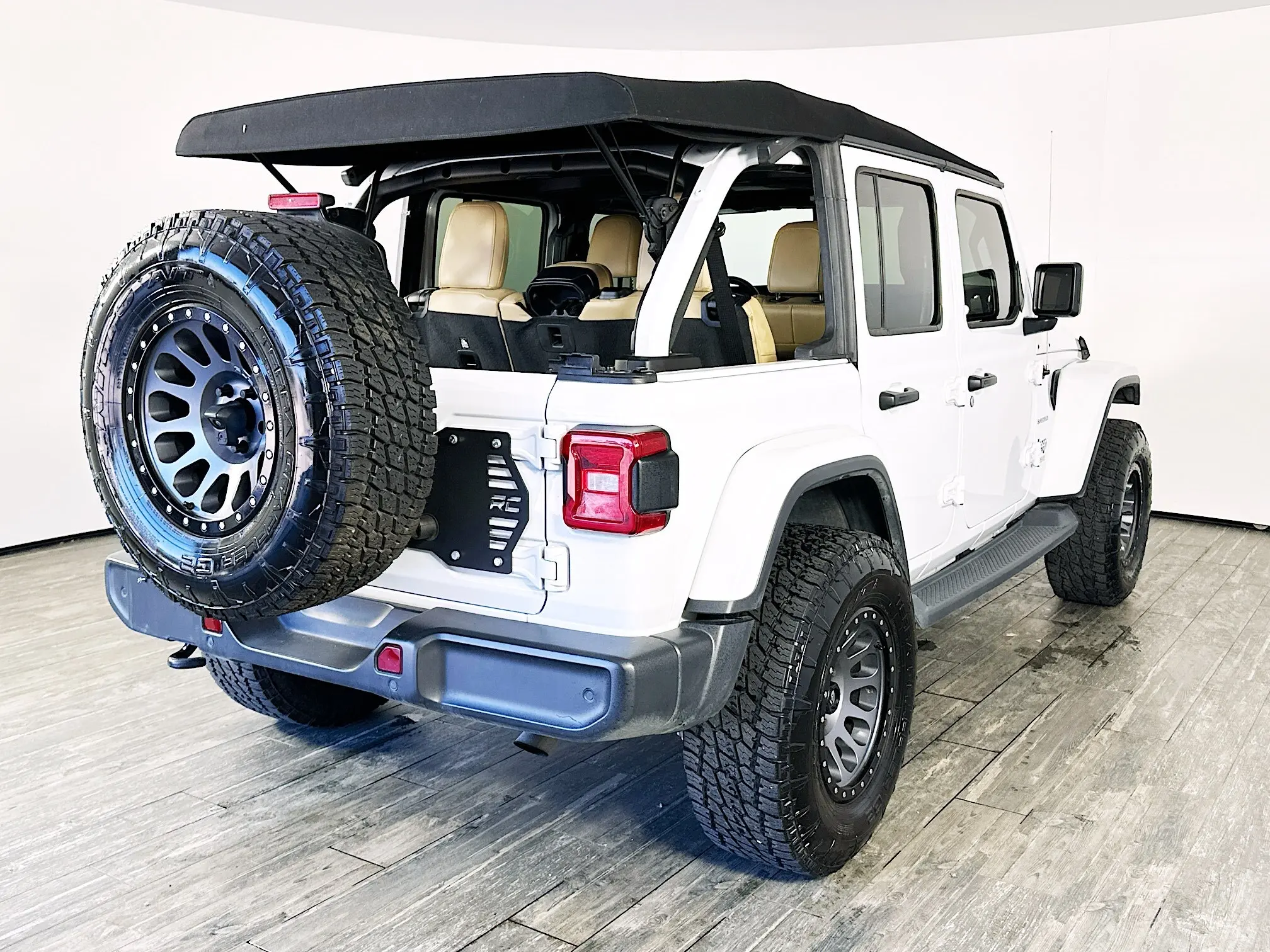 2019 Jeep Wrangler Unlimited Sahara photo 5