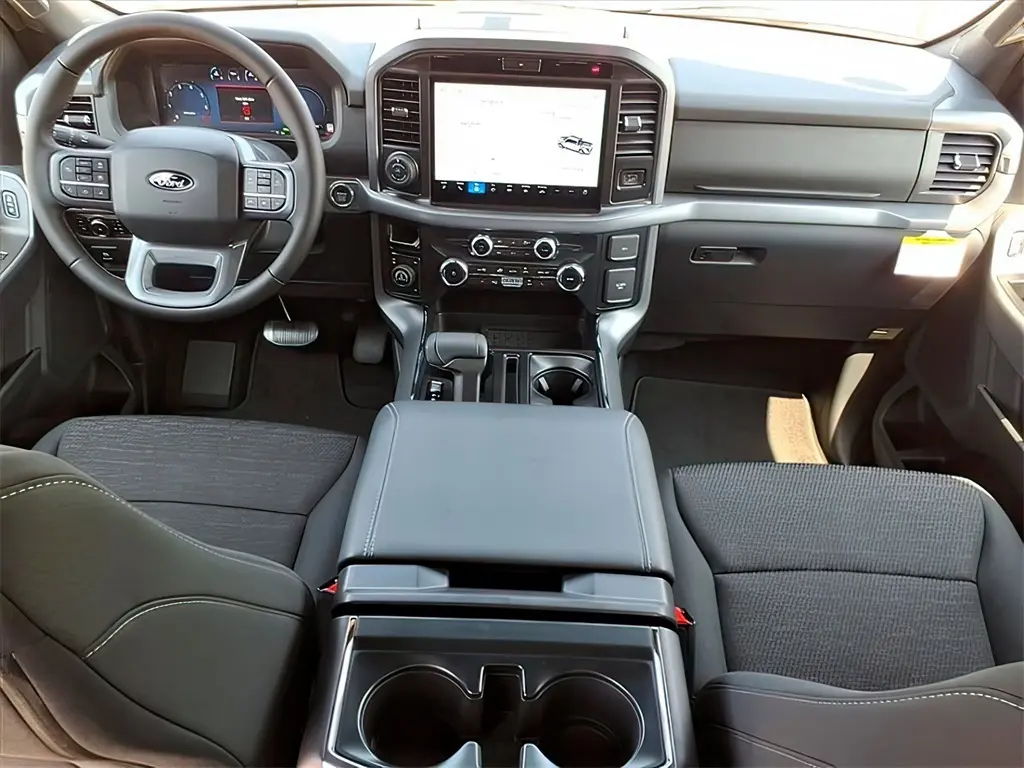 2025 Ford F-150 XLT photo 5