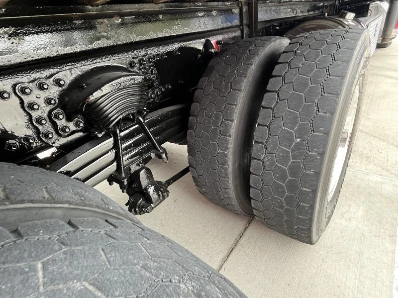 2018 Freightliner 114SD - image 9