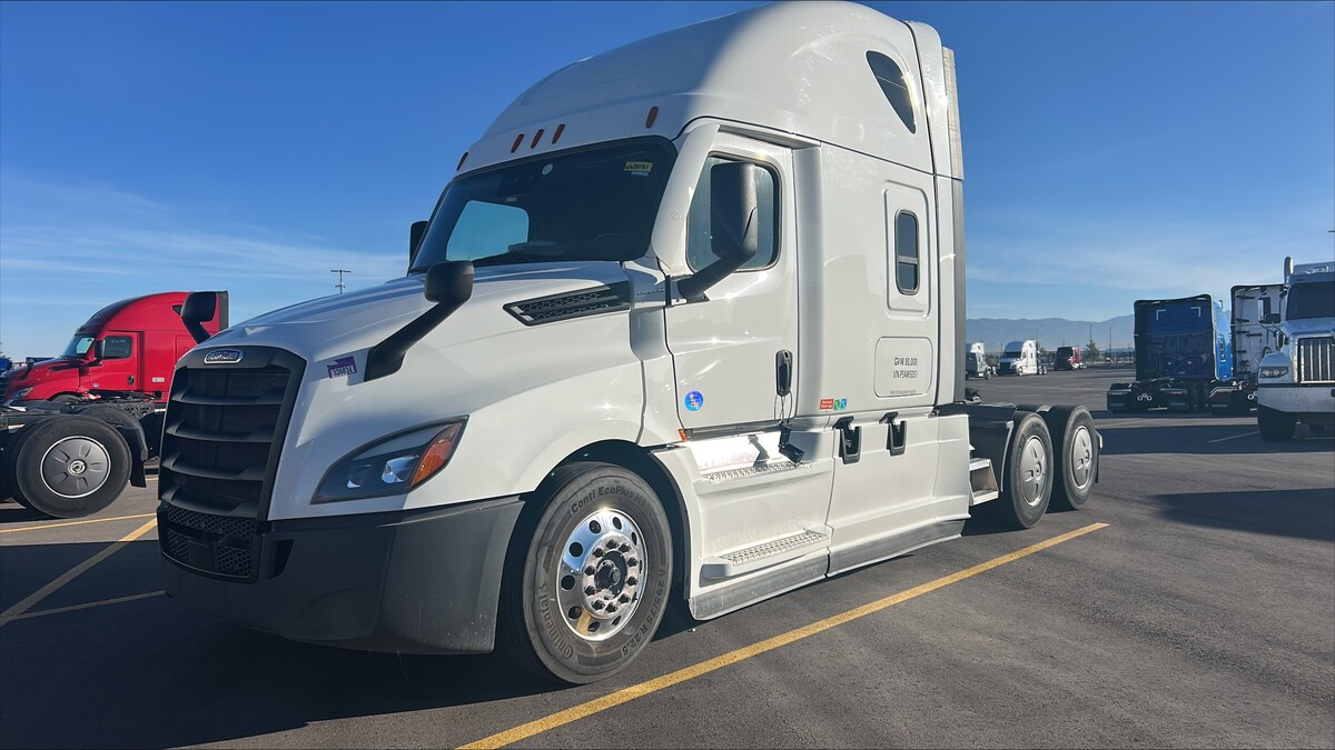2023 FREIGHTLINER Cascadia