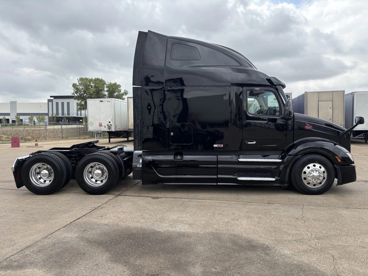 2023 Peterbilt 579 — photo 3