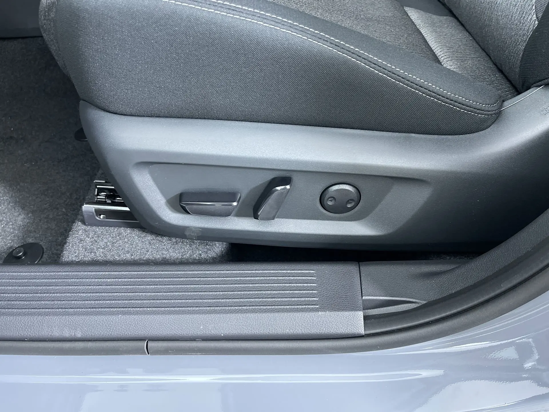 2026 Nissan Rogue SV photo 11