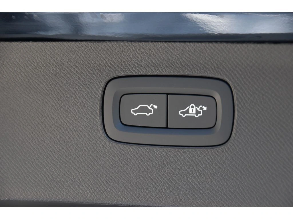 2026 Volvo - image 26