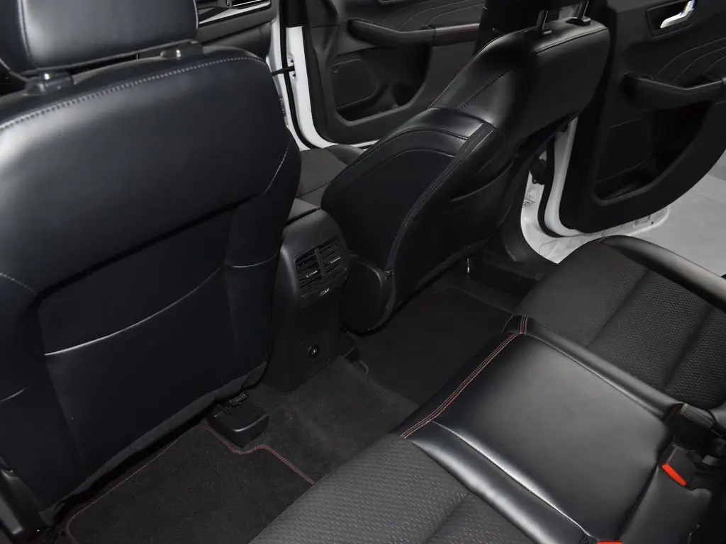2023 Ford Escape ST-Line photo 24