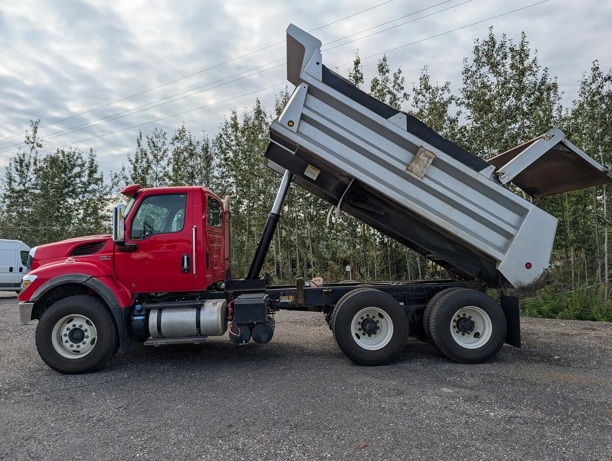 2022 International HV — photo 2