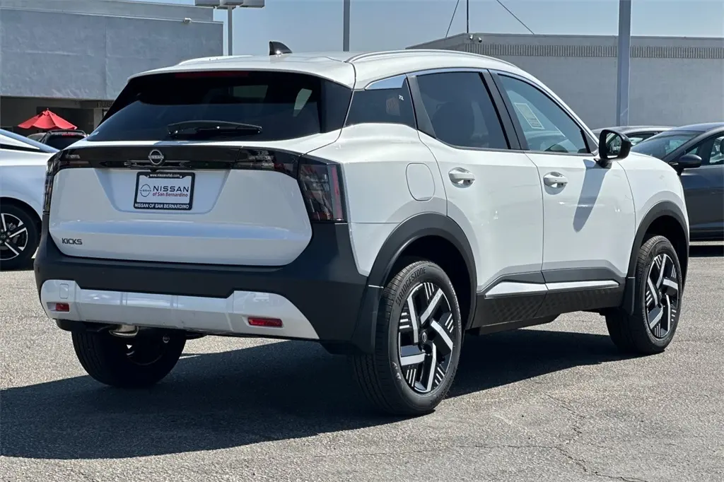 2026 Nissan Kicks SV photo 2