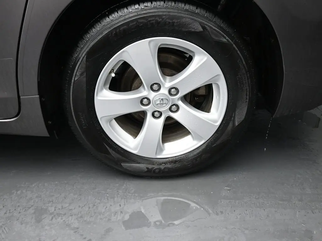 2014 Toyota Sienna LE photo 12